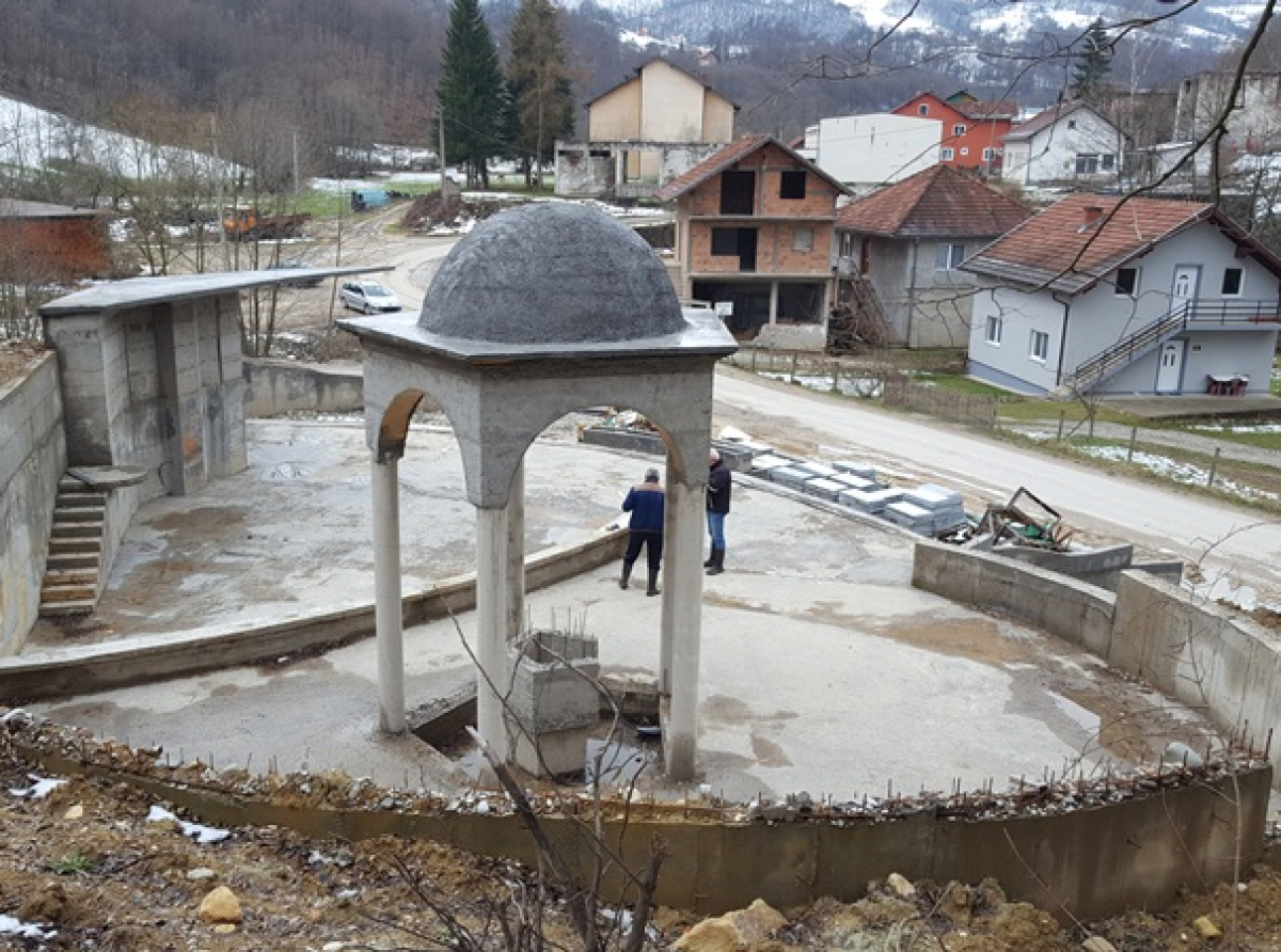 Ugovoreni radovi na oblaganju spomen obilježja u Kamenici