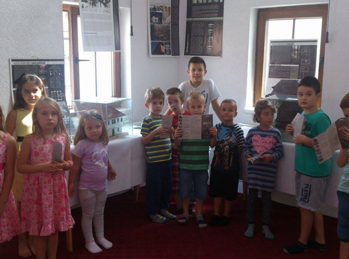 Mališani  EMMAUS-ovog Dnevnog centra za djecu u Zvorniku posjetili izložbu "Kuća sjeveroistočne Bosne"